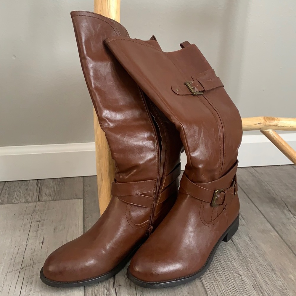 Women’s Marbella boots. Sz 8.5. New without tags.
